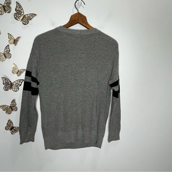🦋🌙 AEO | Gray Sweater with Buttons and Striped Arm Bands - Picture 7 of 8
